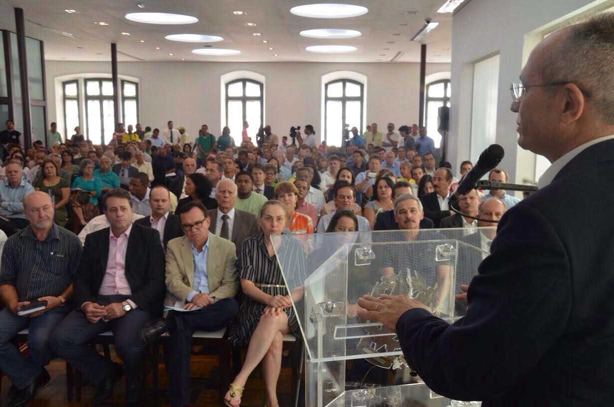 Governador prega "construção coletiva" para período de estiagem - Folha Vitória