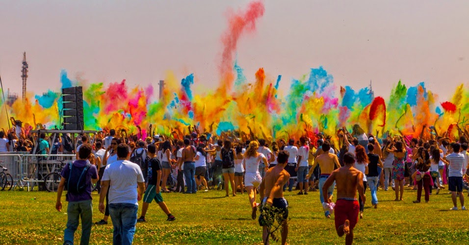 Holi - Magia em Cores