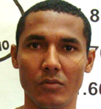 Marcos Antonio Cesario, de 41 anos, também é conhecido como Marquinho Liola. Ele é procurado pela polícia por tráfico de entorpecentes. &gt;&gt; - 332471920-mauricio