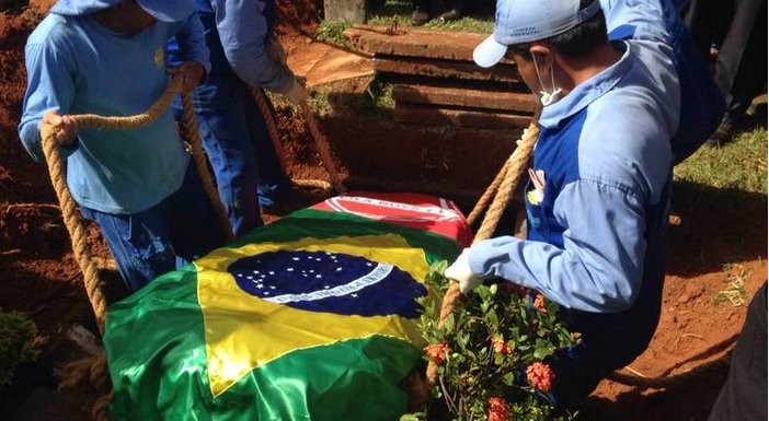 Allana Moraes, namorada de Cristiano Araújo, sepultada em Goiânia