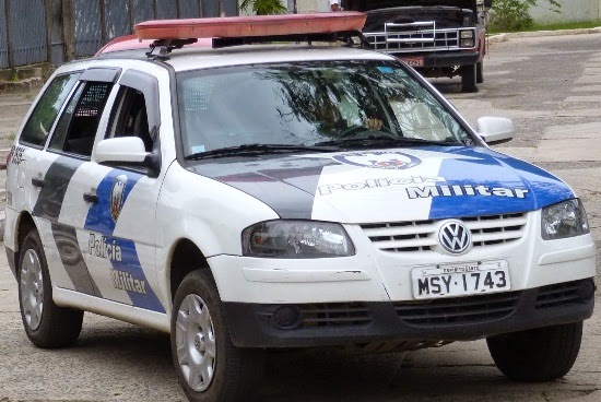 Motorista de Kombi escolar é feito refém por bandidos em Baixo Guandu - Folha Vitória