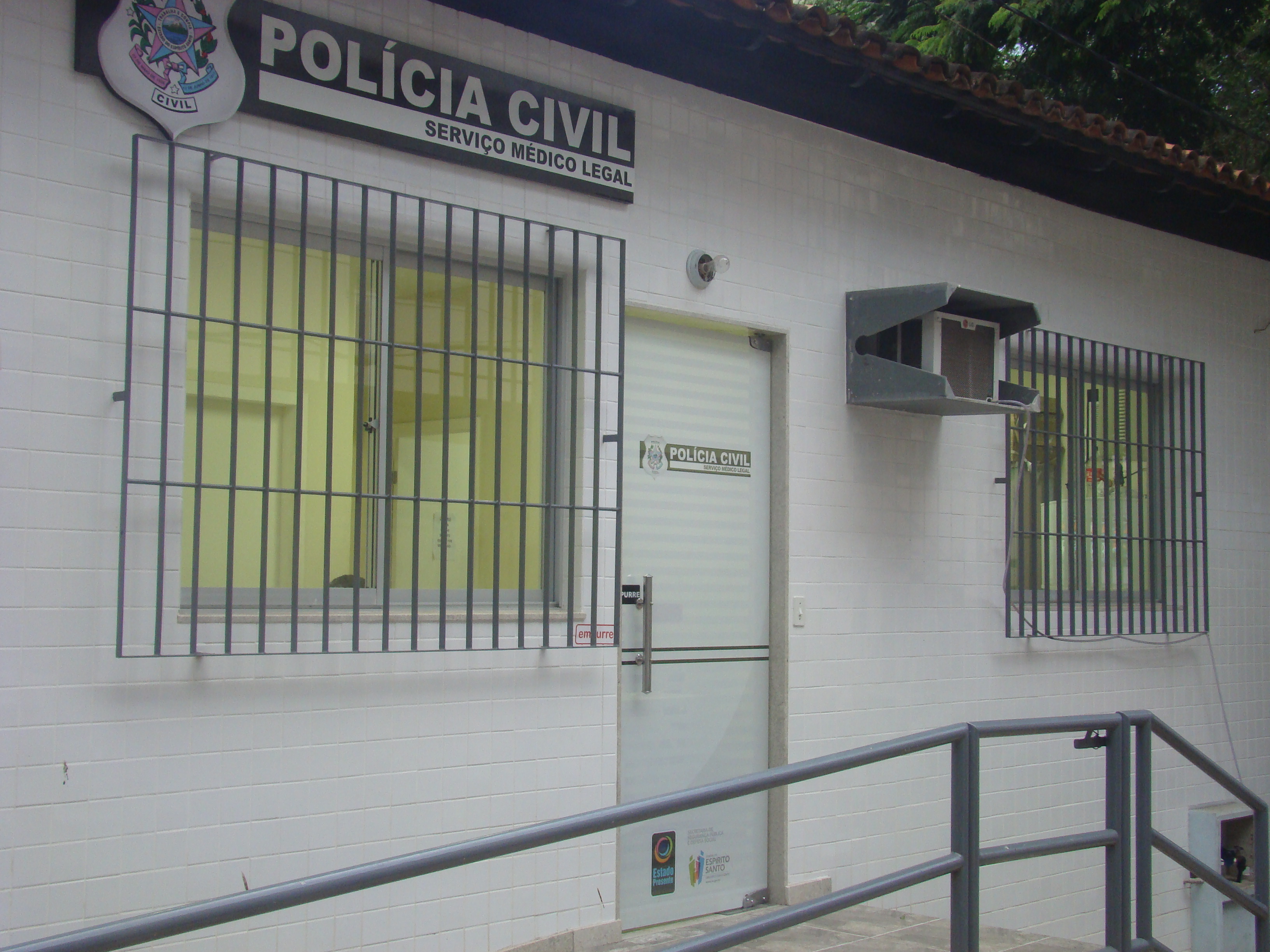 Suspeitos invadem residência em Jerônimo Monteiro, matam um e ... - Folha Vitória