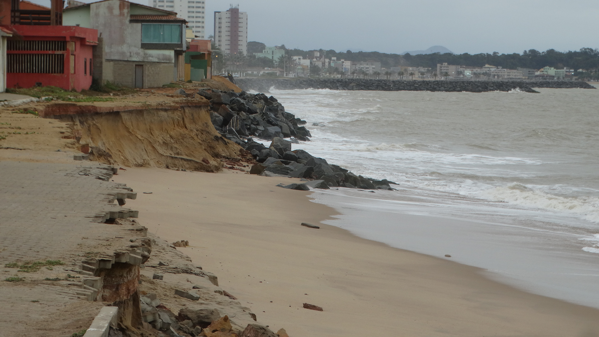As obras da praia da Lagoa Funda, em Marataízes, devem ser retomadas até a próxima quarta-feira (12)