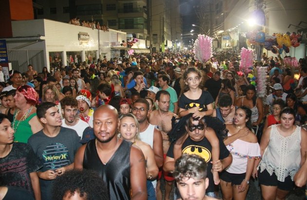 Blocos, escola de samba e matinês agitam o Carnaval em Guarapari. Veja a programação! - Folha Vitória