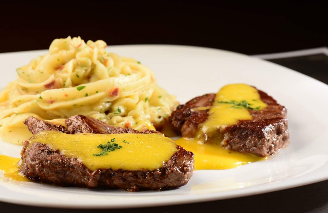 Penne ao molho cremoso de fígado e cogumelos com chips de jiló - Espaço  Gourmet